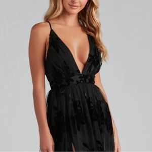 Windsor Black Morgan Velvet Maxi Dress